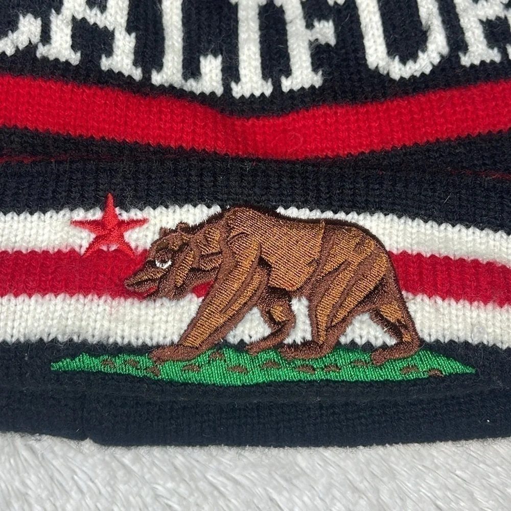 🟢 California Pom Pom Knit Beanie Bear Star